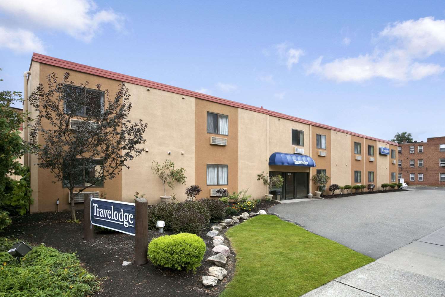 Travelodge by Wyndham Cleveland Lakewood 2/28