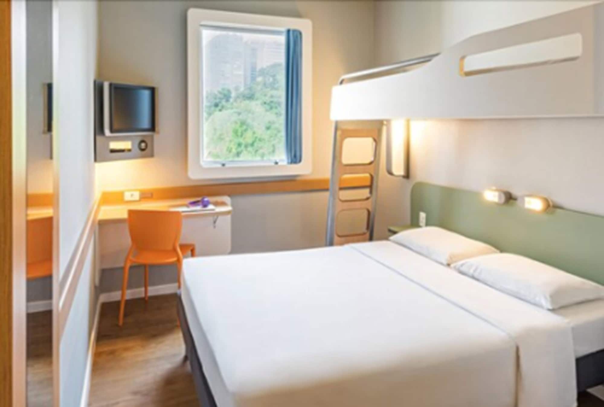 ROOM, BUNK BED