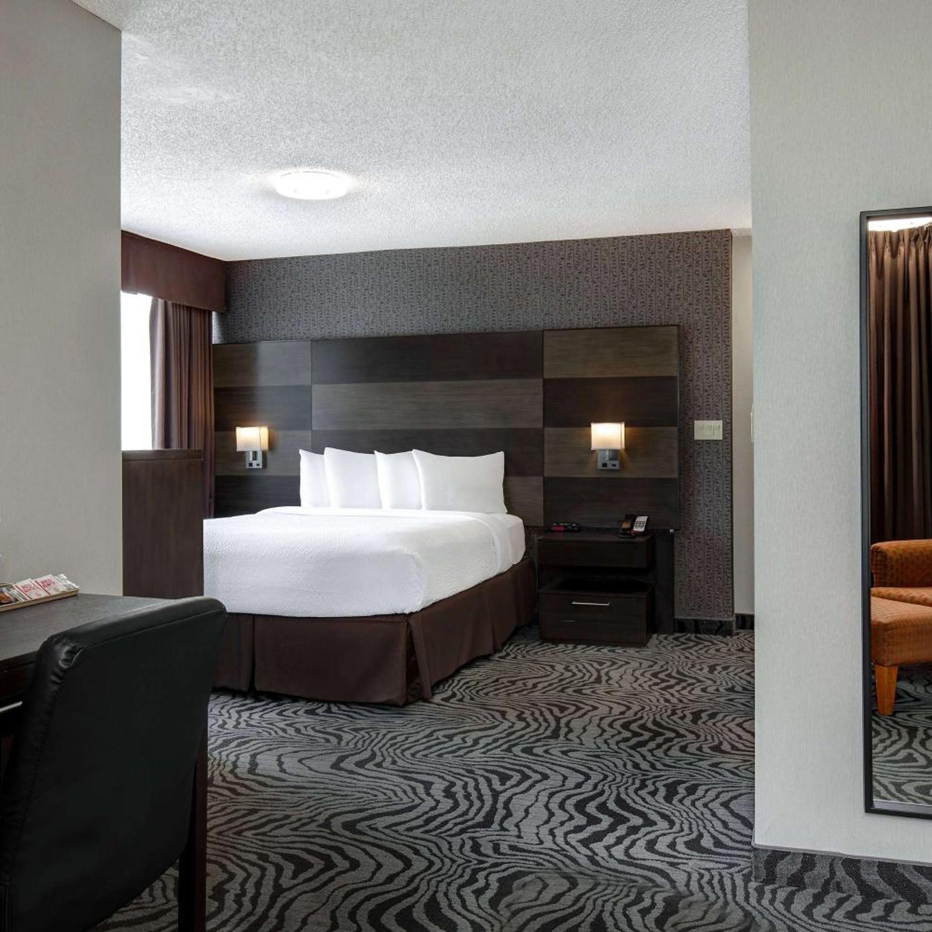 Room, King Bed, Queen Bed, Days Inn by Wyndham Calgary South 3/7