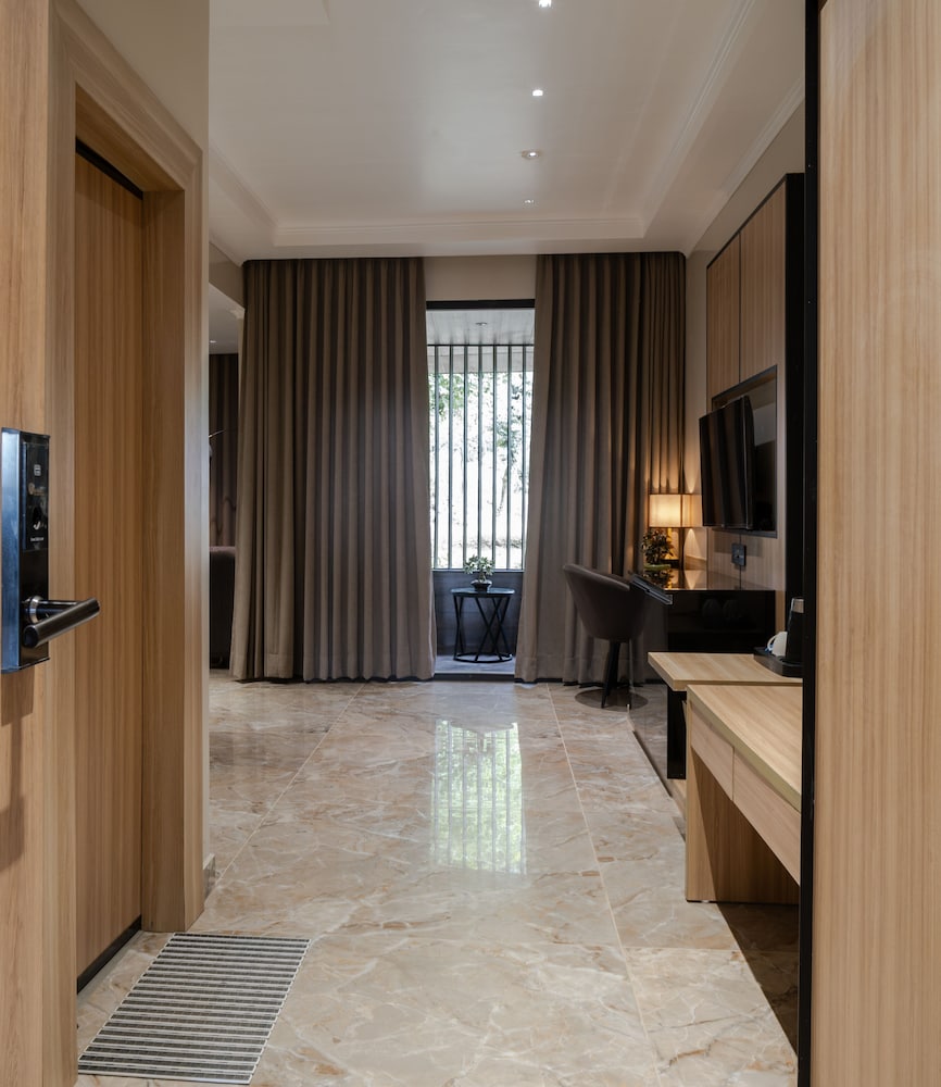 Alpine Hotel and Villas 15/22