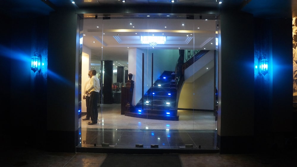 Oakspring Hotel &amp; Luxury Suites 9/50
