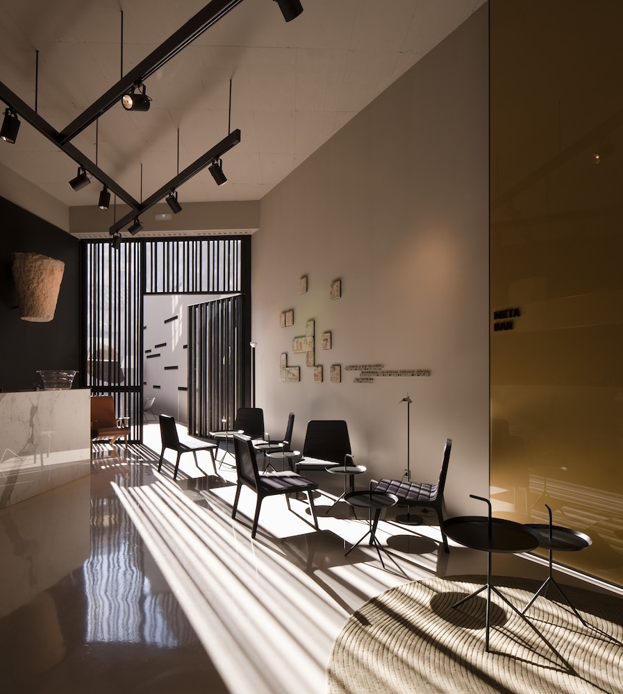 CARO HOTEL 54/71