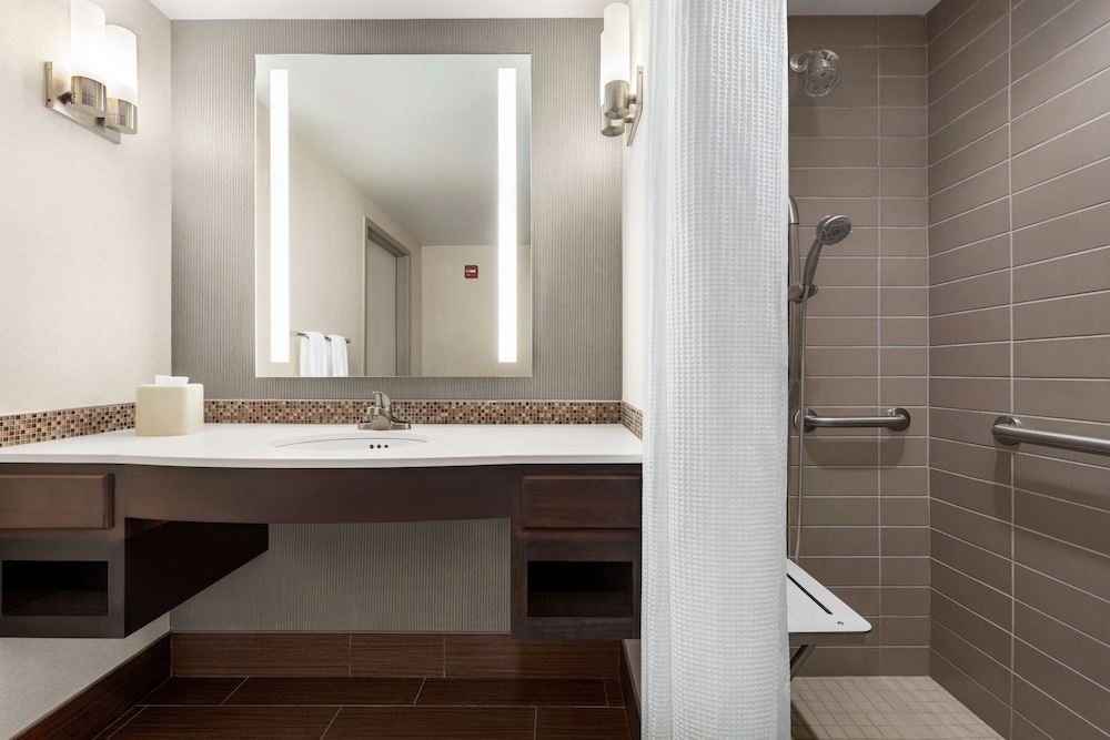 Hilton Garden Inn Louisville Downtown 37/87