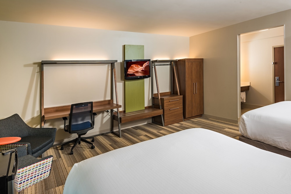 Holiday Inn Express Hotel Suites Peoria North Glendale 19/60