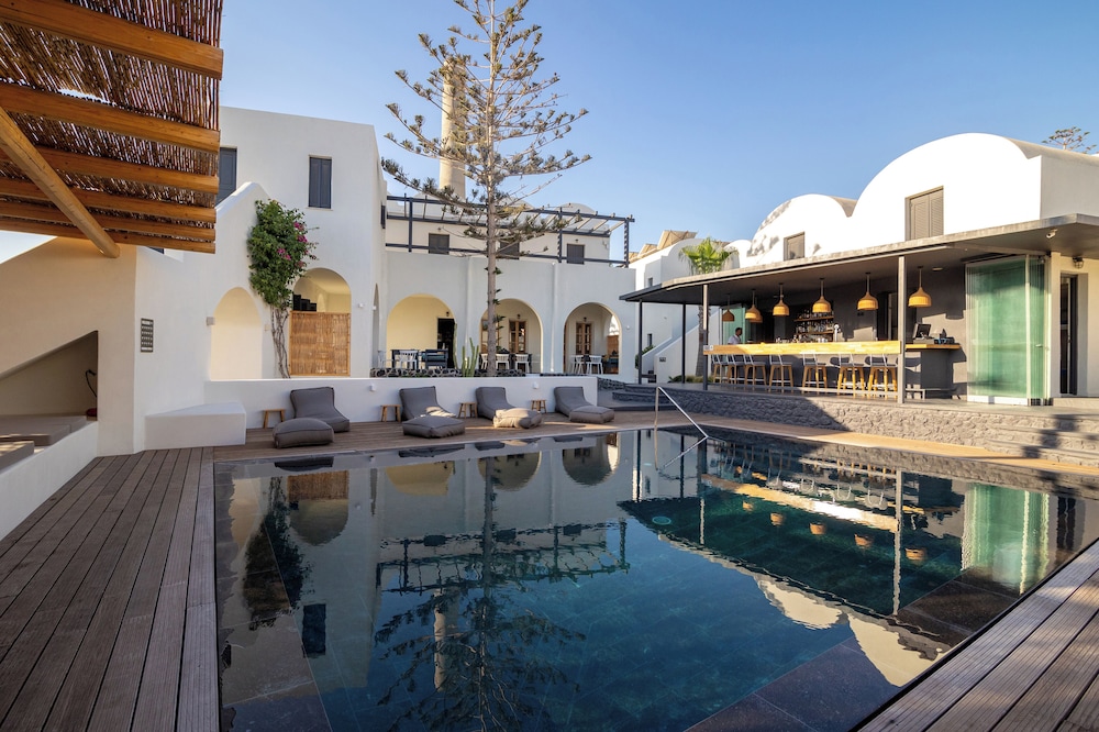 Scorpios Beach Hotel 34/63