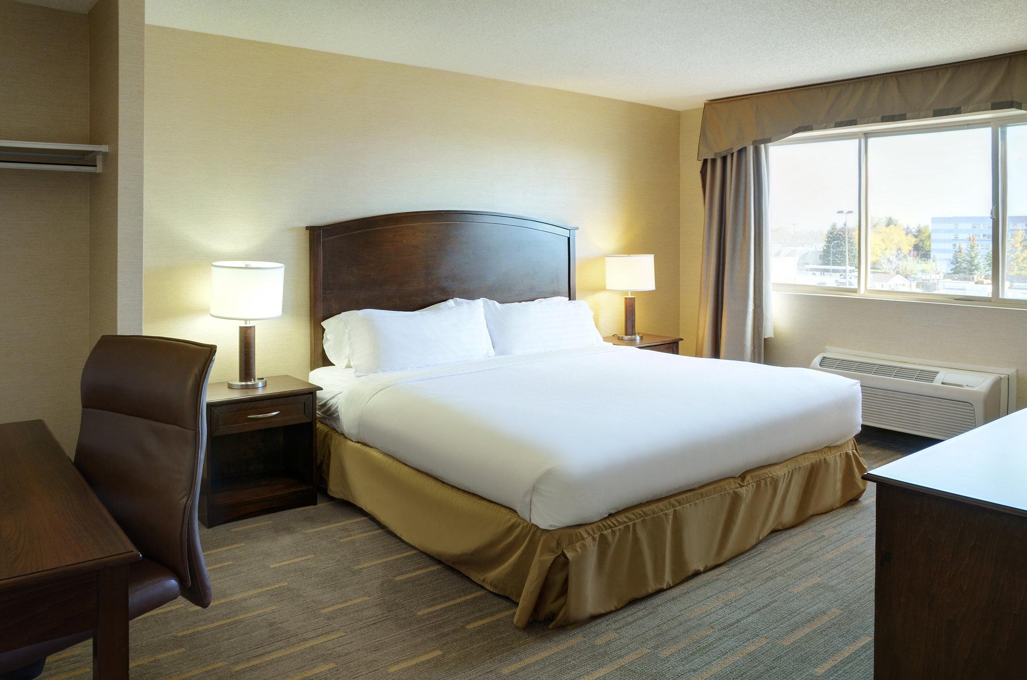 غرفة بسرير كينج، HOLIDAY INN LETHBRIDGE 3/10
