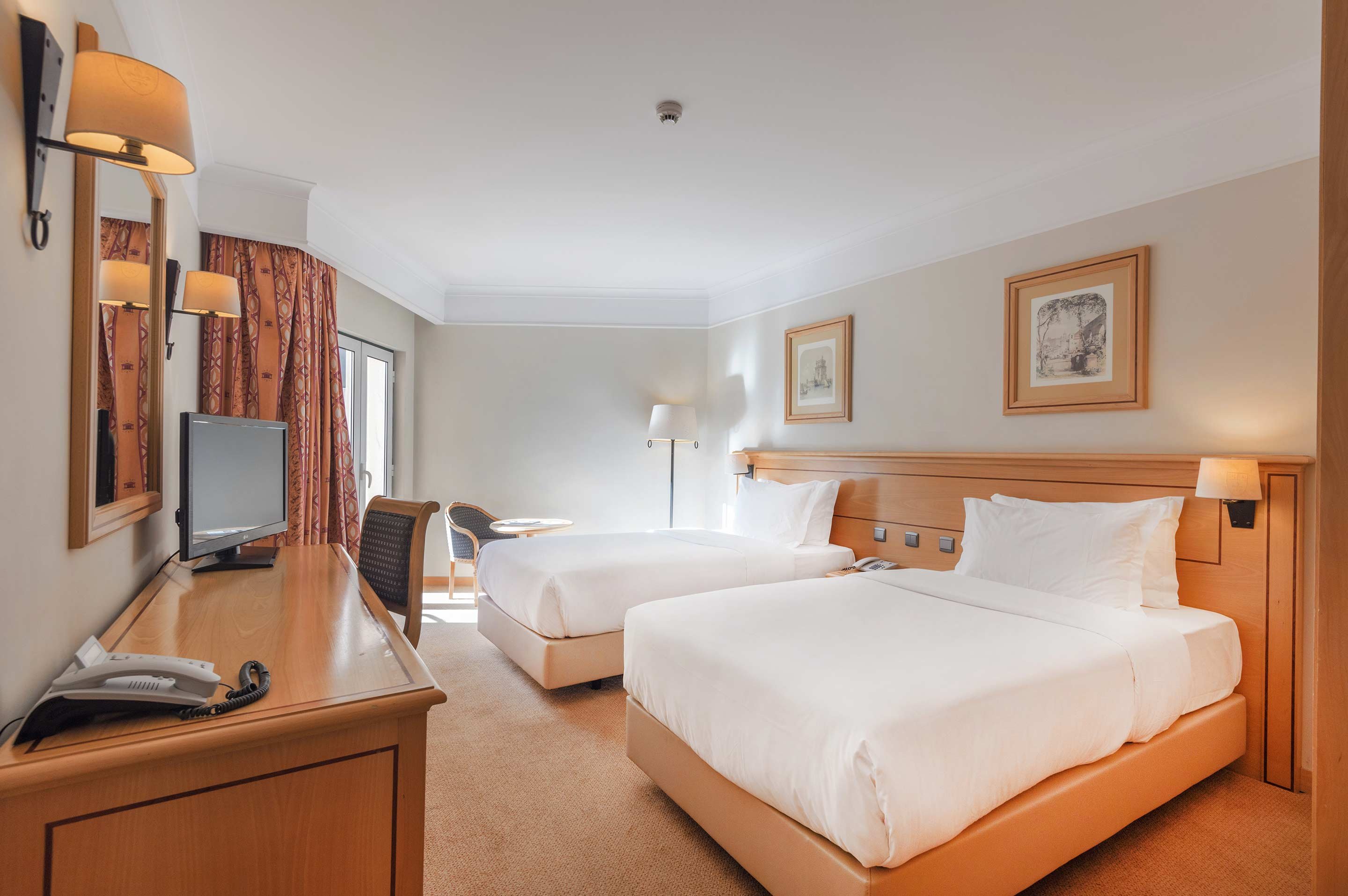 Hotel Real Palacio 20/76