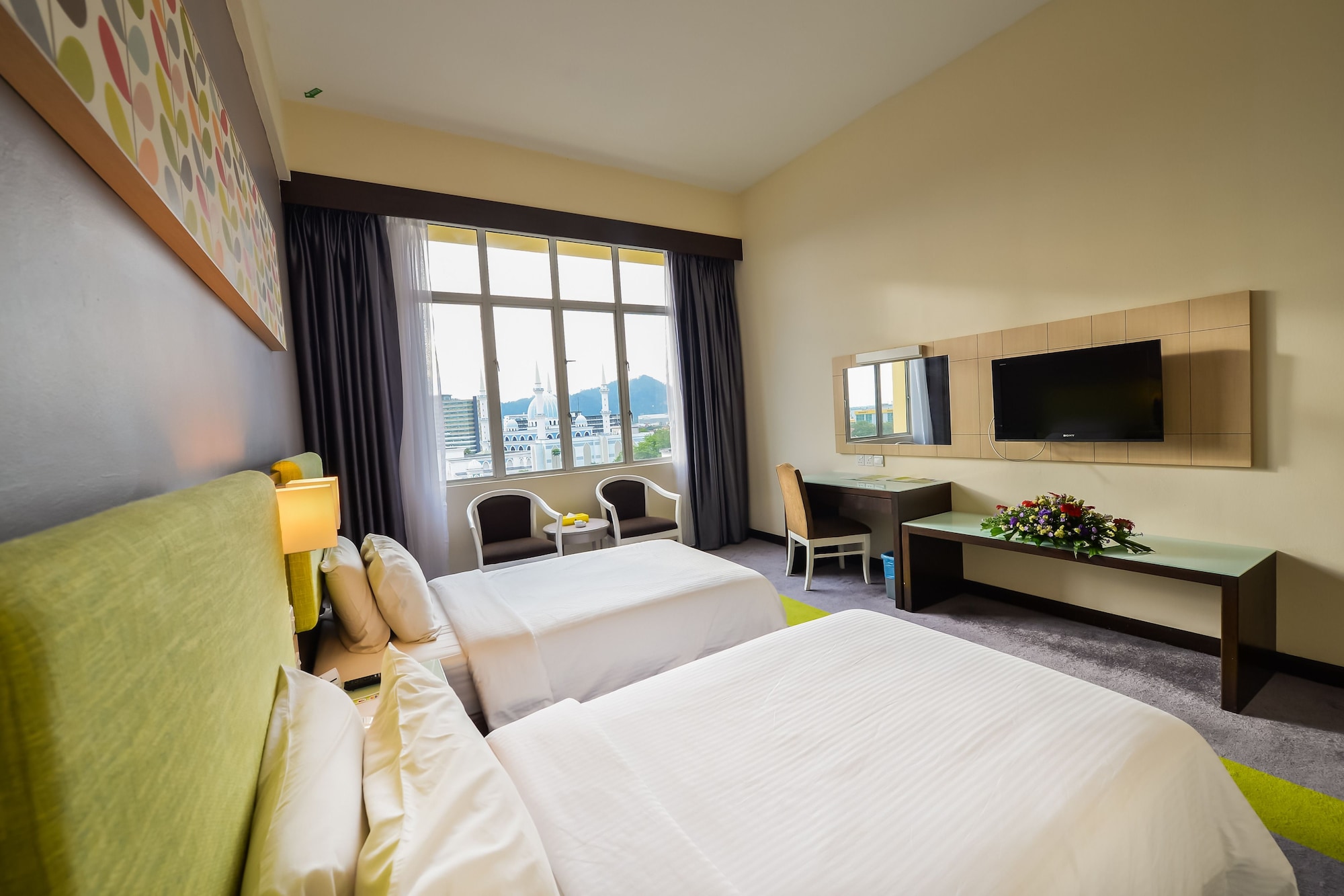 EXECUTIVE, TWIN BEDS