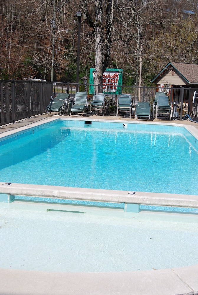 Marshall's Creek Rest Motel 69/71