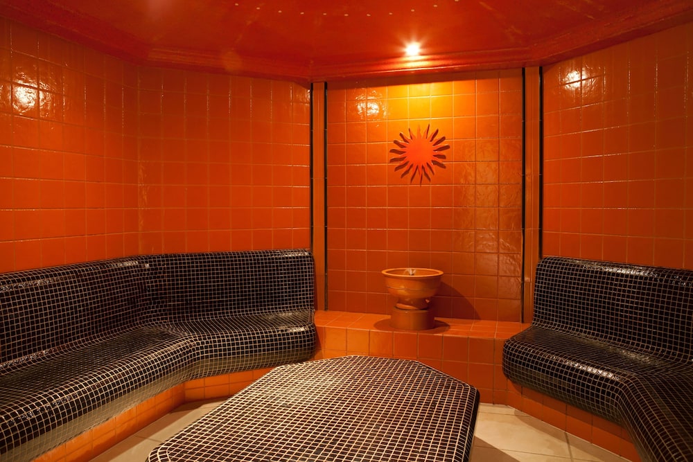 Lotus Therme Hotel And Spa Formerly Rogner Hotel Spa Lotus Therme 46/84