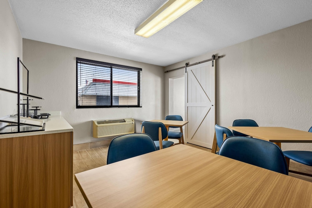 Park Inn by Radisson, Fargo West Acres 38/51