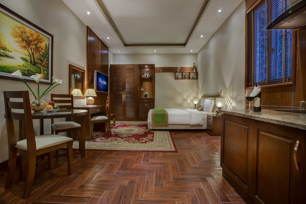 Emerald Hotel Hanoi 4/72