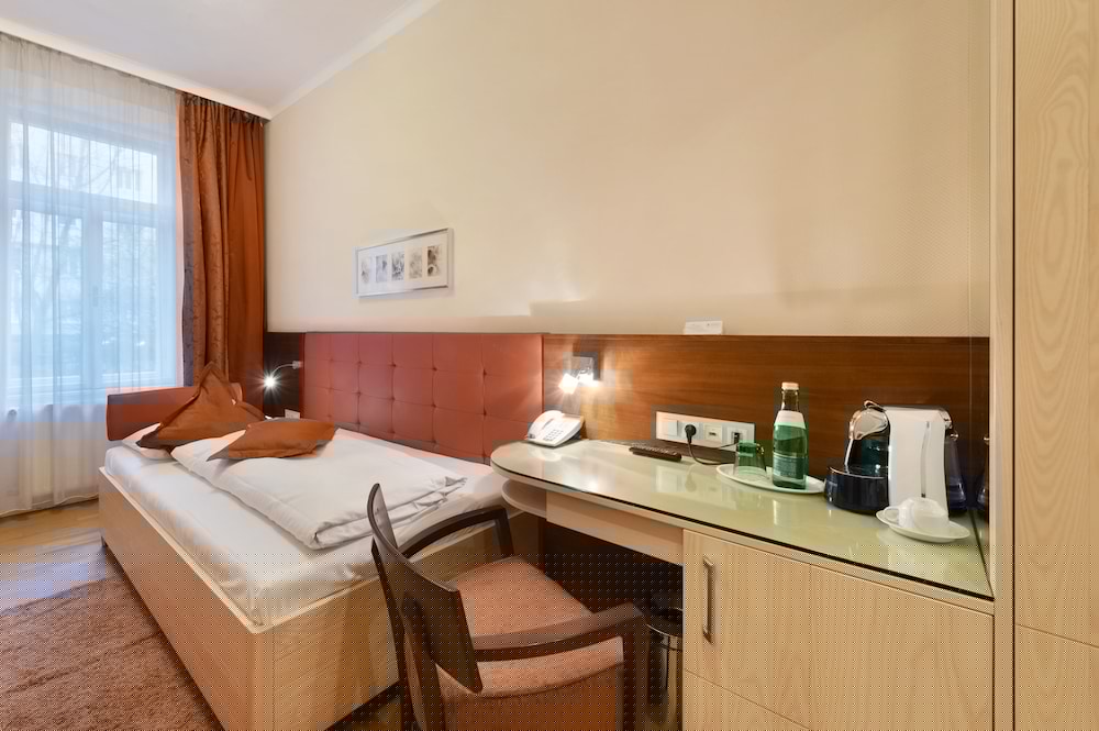 Hotel Pension Baronesse 21/45