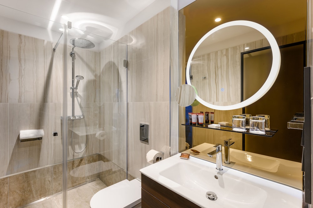 Hotel Emerald & Suites 51/56