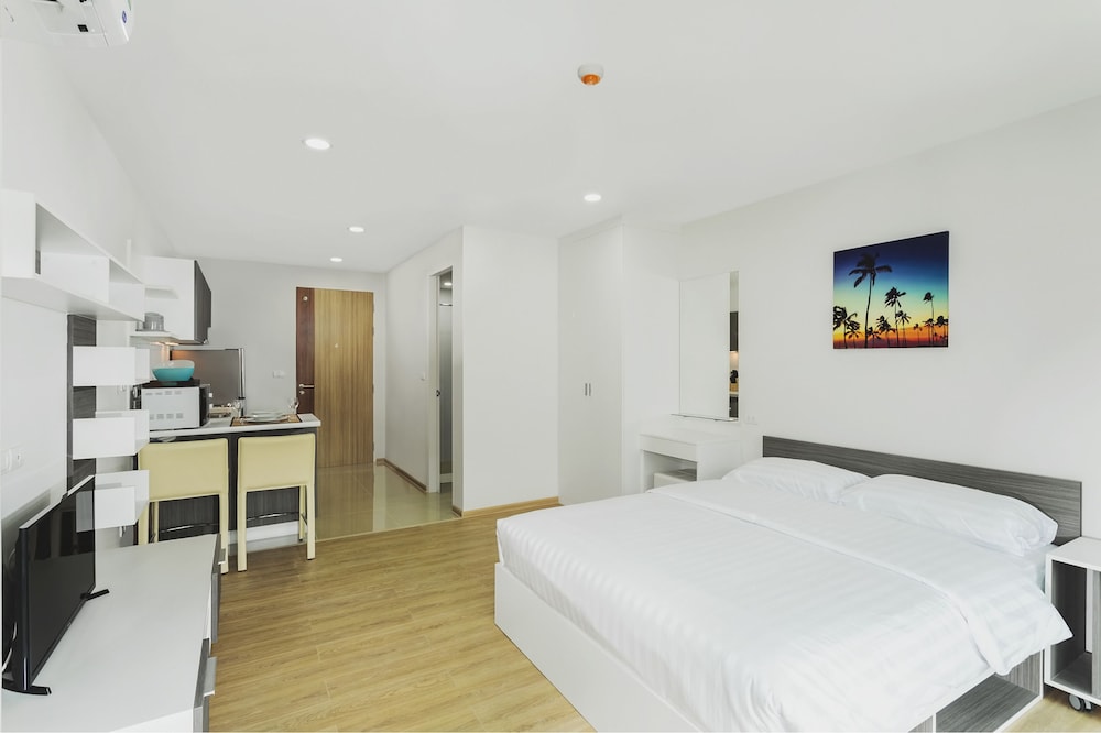 Condo in Kata in Ozone - Unit A708 10/23