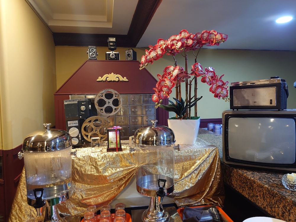 K Hotel 8/48