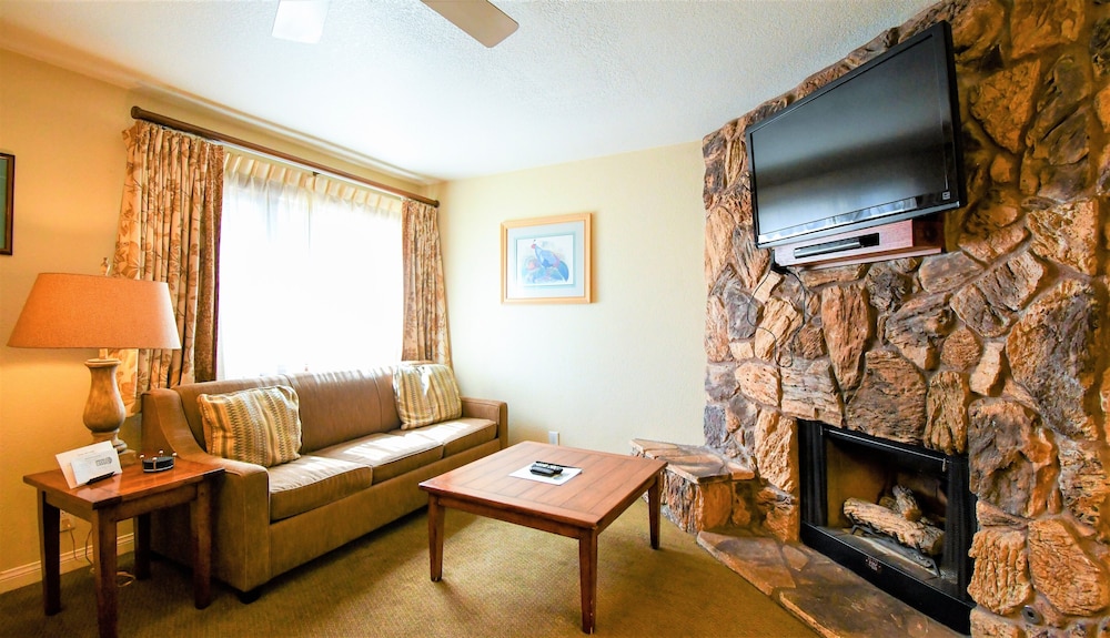 Getaways at Snow Lake Lodge 34/50