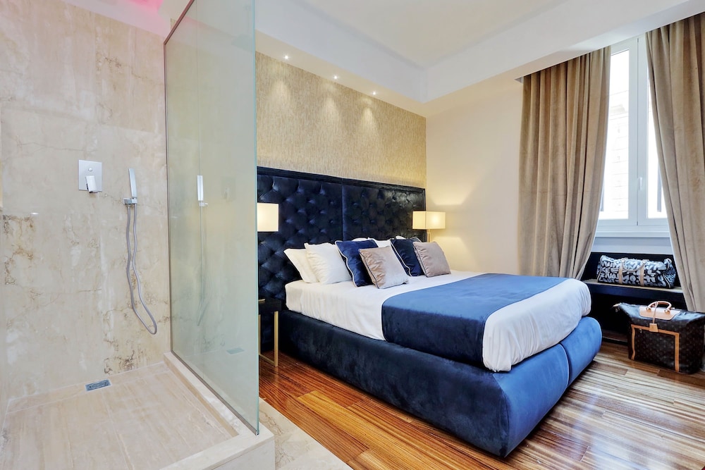 Spanish Diamond Luxury Suites & Jacuzzi 14/39