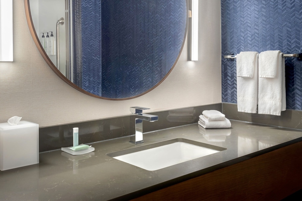 Fairfield by Marriott Inn & Suites Rome NY 50/50