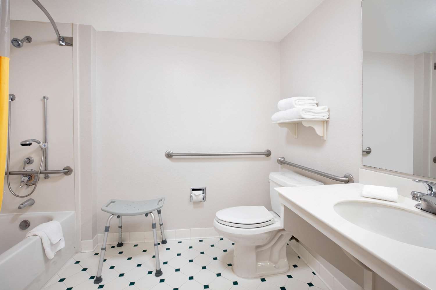 La Quinta Inn Suites Ocala 72/72