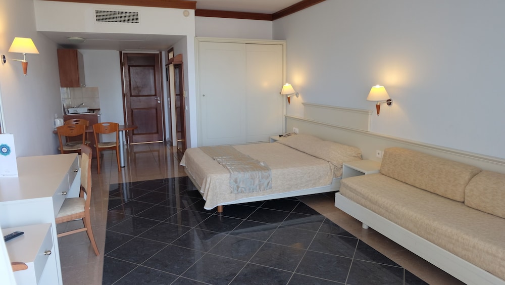Kipriotis Maris Suites 30/64