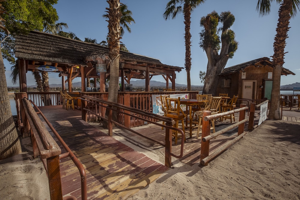 The Nautical Beachfront Resort 9/70