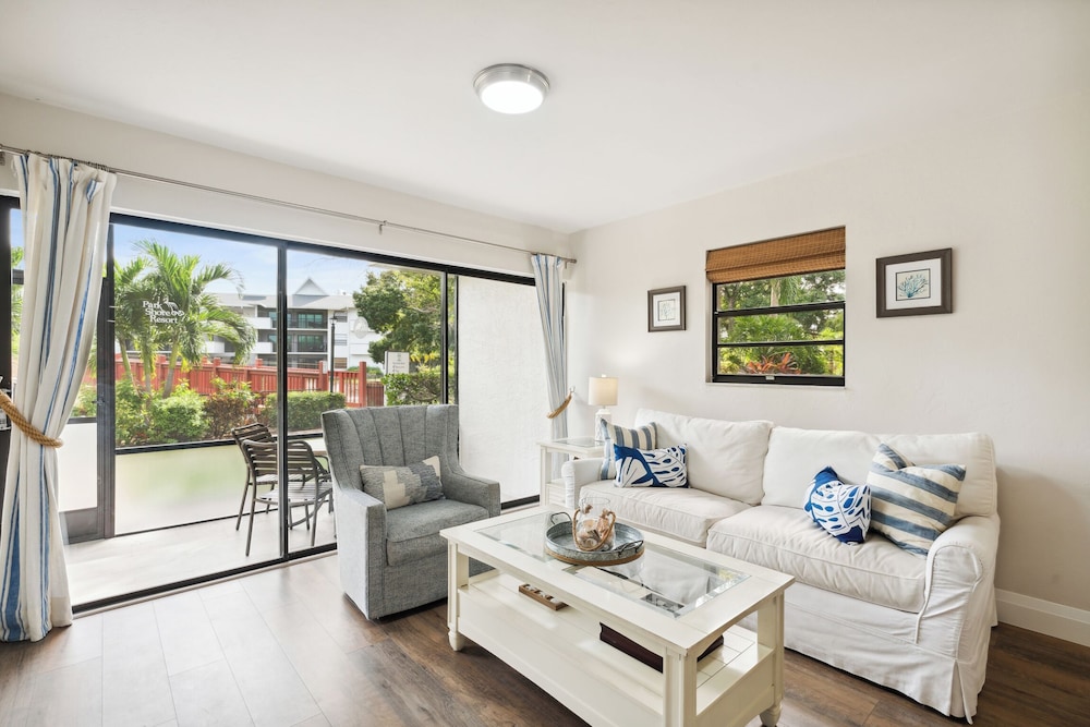Park Shore Resort 44/60