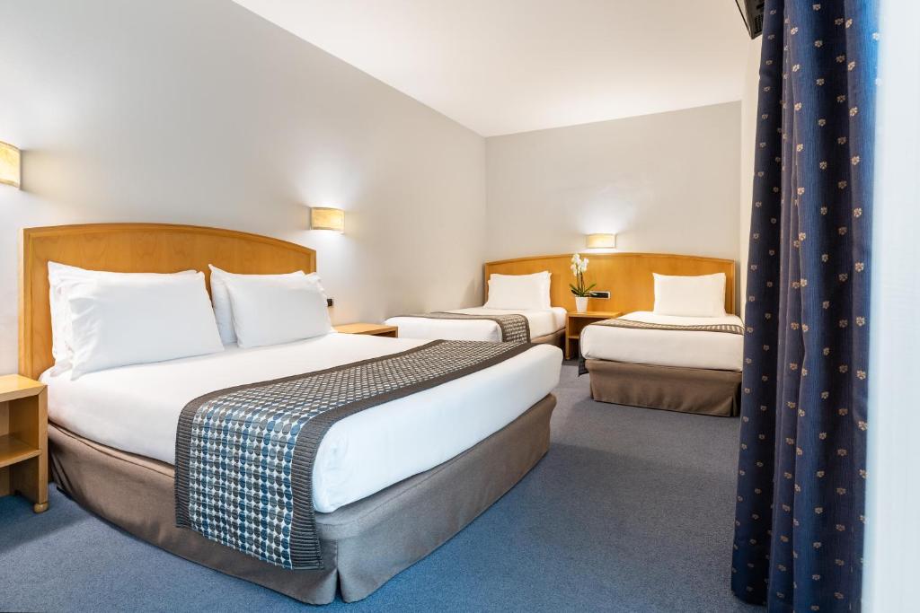Adjoining, Double Bed