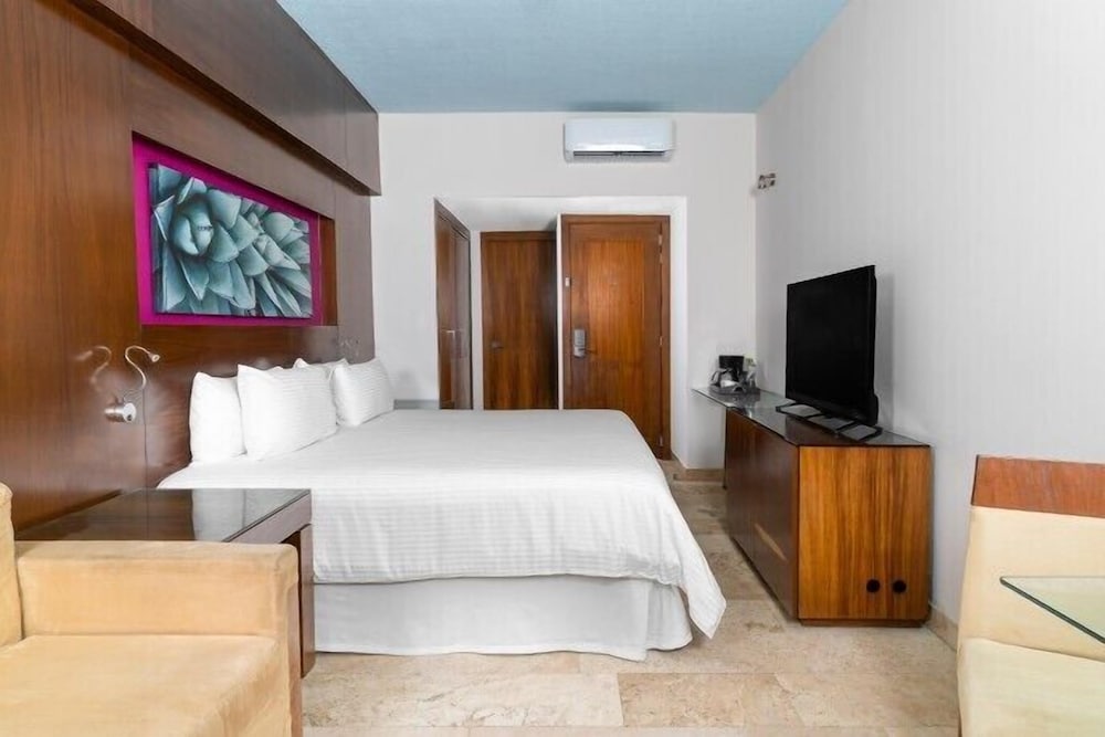 Krystal Grand Los Cabos All Inclusive 11/50