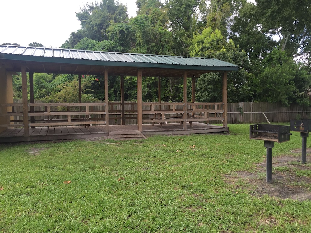 Budget Inn Sanford 32/40