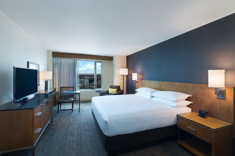 Hyatt Regency Denver 16/77