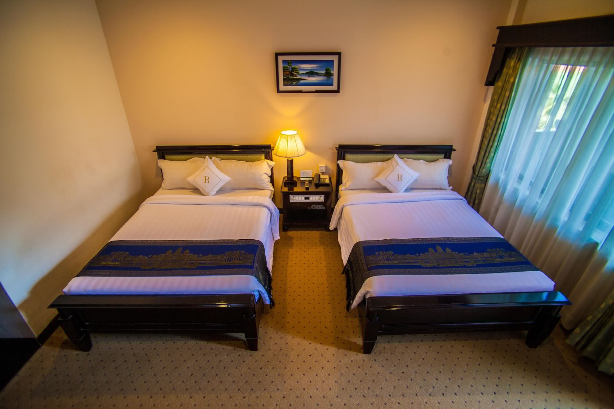 Deluxe, Twin Beds, Pool View