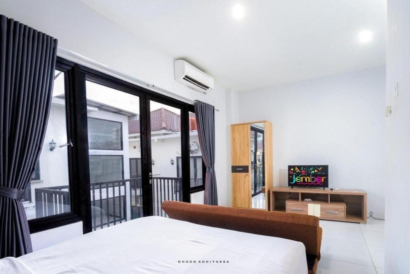 Jember Town Square Apartment by Calli Rooms 18/49