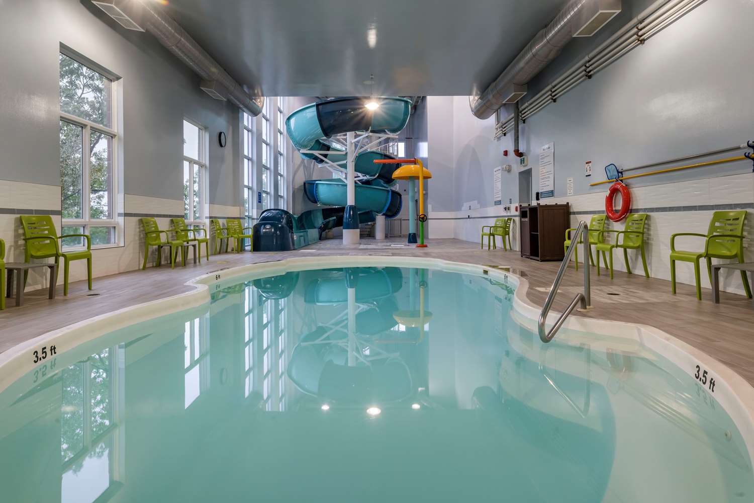 Best Western Plus Dartmouth Hotel Suites 16/42