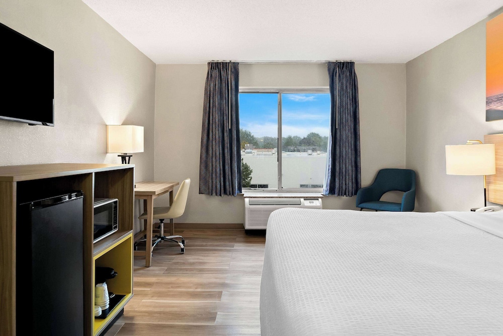 Days Inn & Suites by Wyndham Warren 13/38