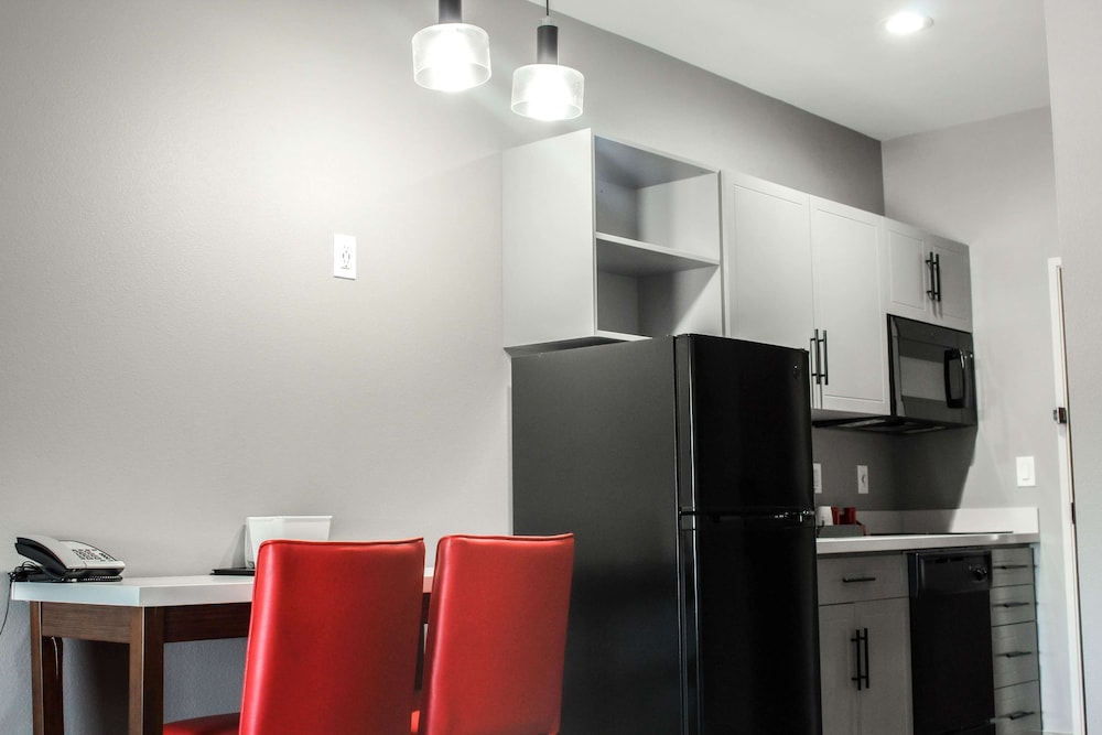 Hawthorn Extended Stay by Wyndham Oklahoma City Airport 26/33