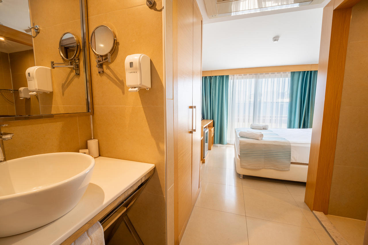 Aurasia Design Hotel 66/70
