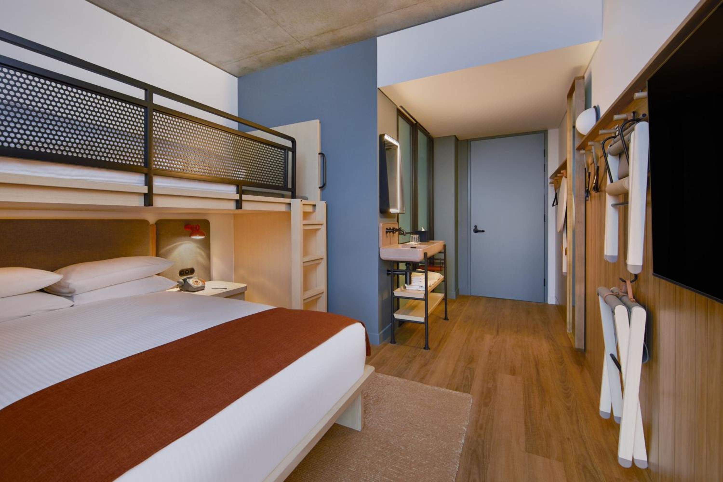 Moxy, Loft, King Bed, Queen Bed