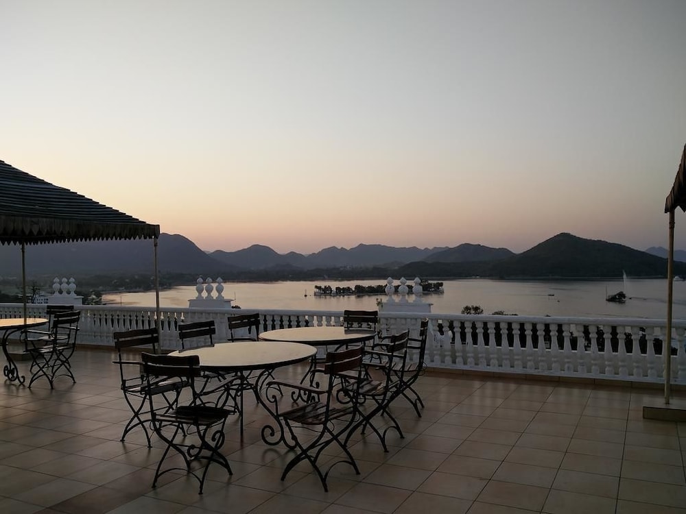 Hotel Hilltop Palace 26/29