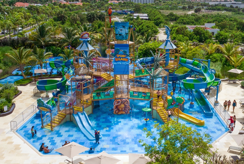 Unique Club at Lopesan Costa Bavaro 38/50
