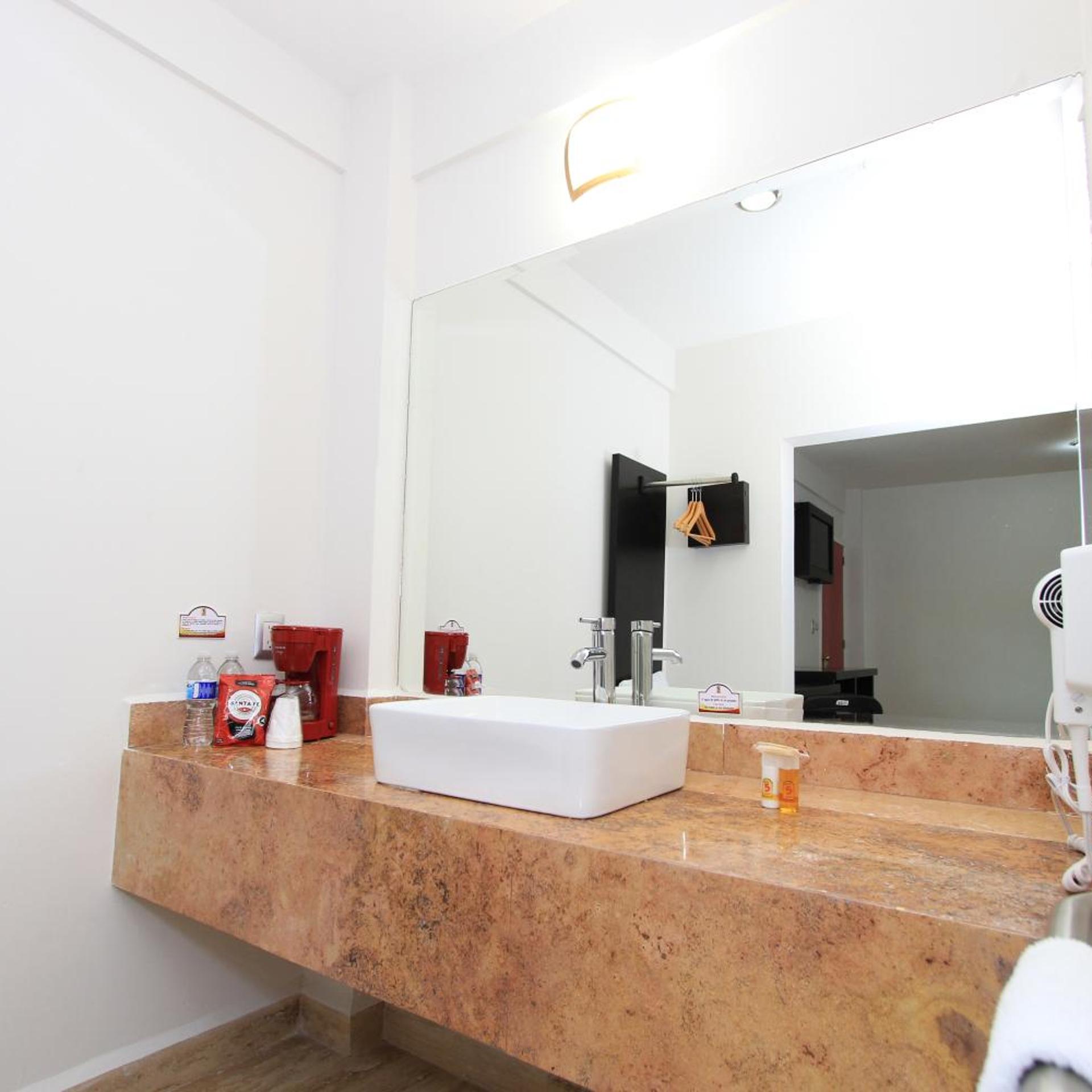 Hotel 5 Inn 8/50