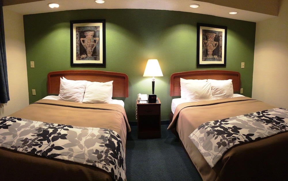 Sleep Inn & Suites Danville Hwy 58 15/35