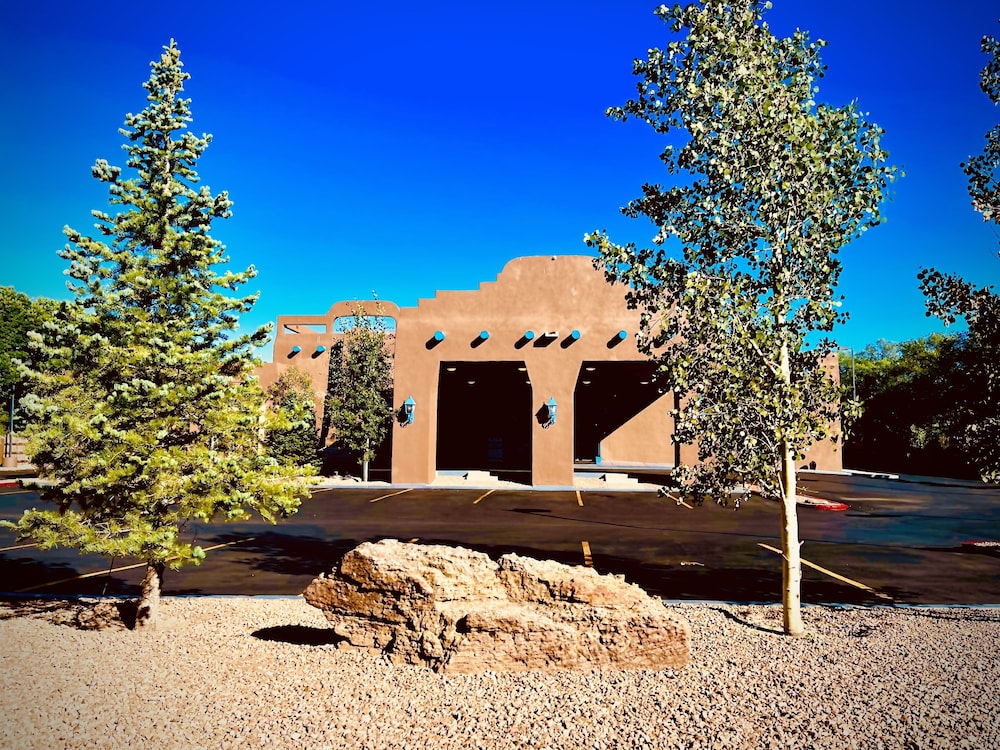 Taos Valley Lodge 82/88
