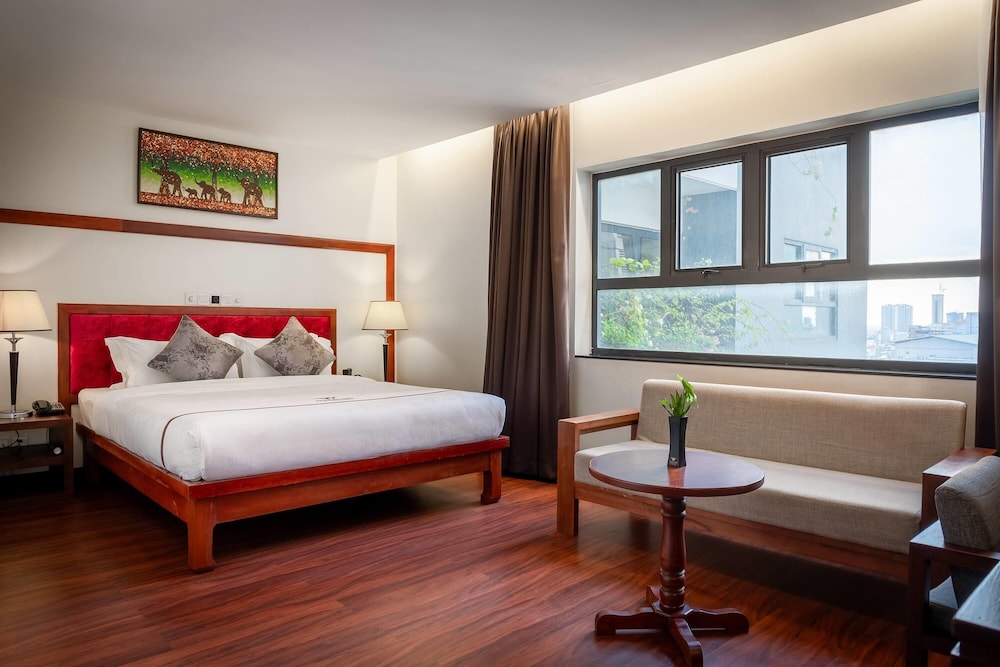 EXECUTIVE, STUDIO, KING BED