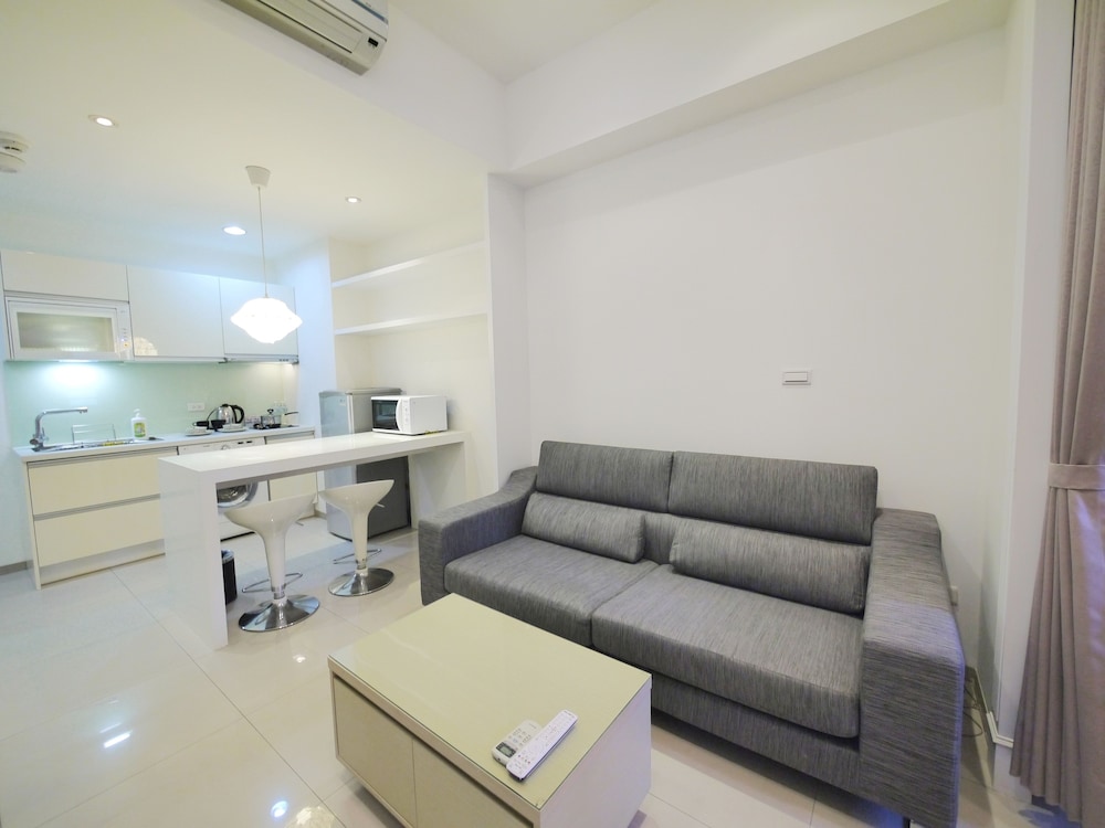CH Service Apartment 30/48