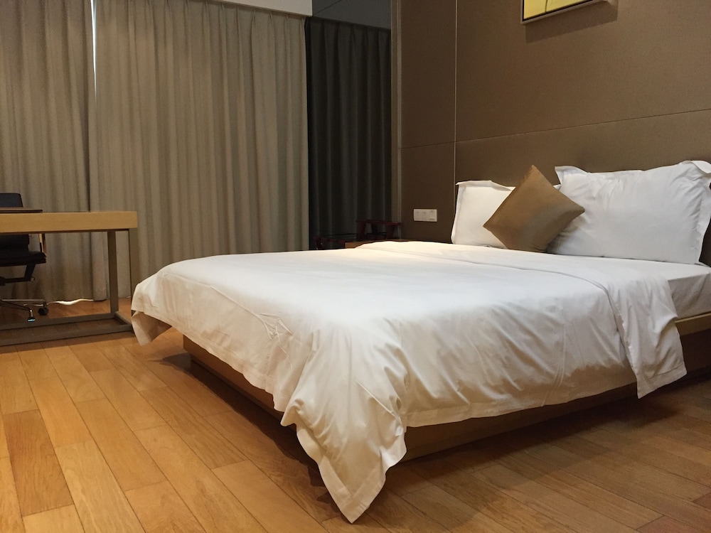 Estay Residence Poly World Trading Center 10/64