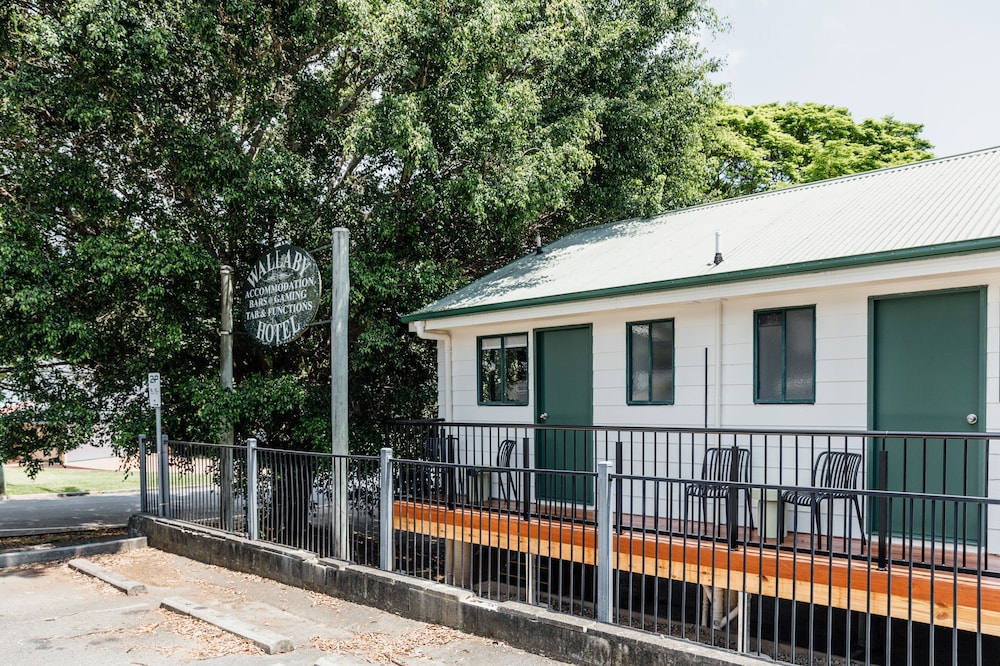 Wallaby Hotel 5/34