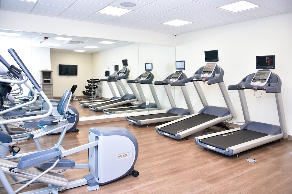 Holiday Inn Express and Suites Bensenville OHare 25/41