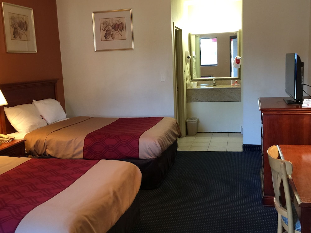 Red Carpet Inn Norwalk CT 10/45
