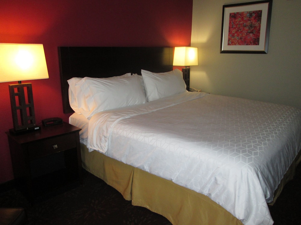 Holiday Inn Express Cloverdale(Greencastle) 33/59